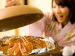 焼きガニは陶板でふっくら。蓋を開けたら「わ～っ！いい香り♪」