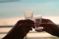 目の前の海を楽しみながら乾杯♪