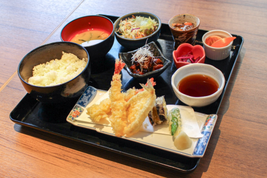 【旧館/スタンダードプラン】食事と大浴場は徒歩約1分の新館プレミアで≪2食付≫