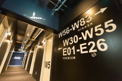 館内はＢＡＳＥ（基地）を思わせるような雰囲気に心が高ぶります。