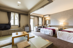 【デラックス・ツイン】畳スペース付き　琉球畳で広々快適に