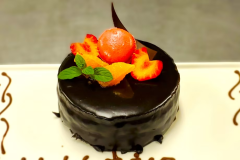 記念日特製チョコレートケーキ