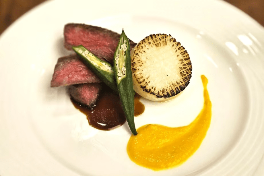 【フレンチＤコース：メイン肉料理】肉料理・魚料理を、どちらもお愉しみいただけるフルコースです