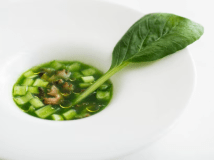 小松菜とサザエのグリーンスープ