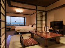 【一番館】展望風呂付和洋室。阿蘇山を一望できるロケーションに源泉かけ流しのお風呂のついた、特別仕様の和洋室です。