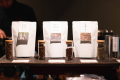 花かんざし内に構えるカフェ。
日替わりでご用意するこだわりのスペシャルティコーヒーやお抹茶などのお飲み物、甘味などをご用意しております。