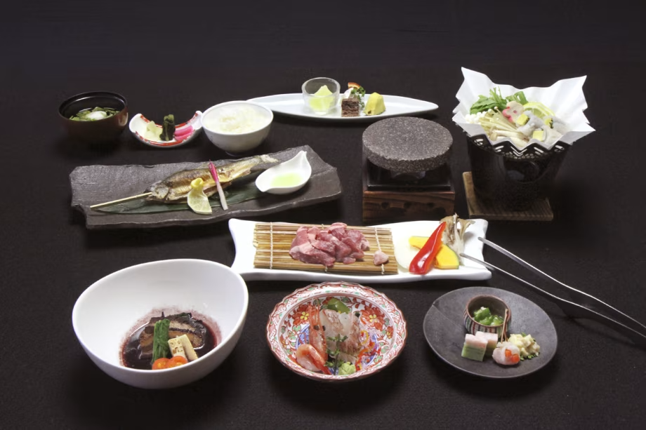 【風木立の川辺　紫明館】ご夕食｜カジュアルコース《YUBISO》2025年夏イメージ（6月～8月）