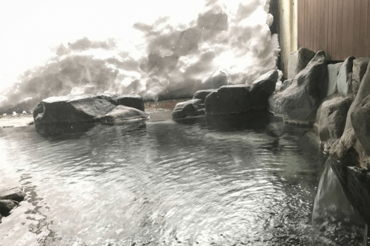 【風木立の川辺　紫明館】露天風呂　湯桧曽川を望む源泉掛け流しの湯檜曽温泉