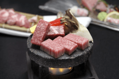 【風木立の川辺　紫明館】プレミアムコース《TANIGAWA》上州牛サーロインとヒレ肉の石焼き　食べ比べ（イメージです）