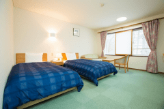 洋室(バリアフリー対応ツイン)27平米　＜バス・トイレ付＞