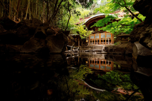 純木造伽藍建築 桃山風呂の庭園露天風呂