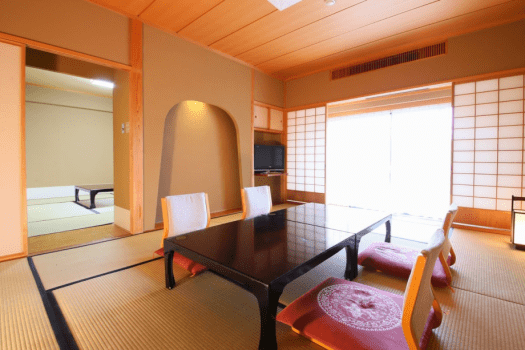 Japanese-style Room (10 + 7 tatami mats）／non-smoking