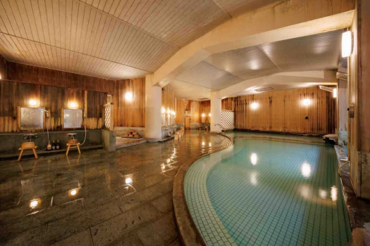 【東雲風呂】近代調の造りのお風呂。ゆったり広々した空間です。