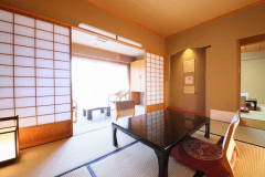 Japanese-style Room (10 + 7 tatami mats）／non-smoking