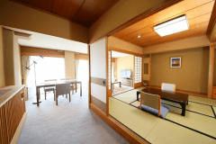 Japanese-style Room (8 tatami mats) with Living Room／non-smoking
