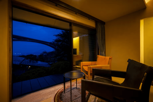 明礬橋を眺めながら、ゆったりとした時間を