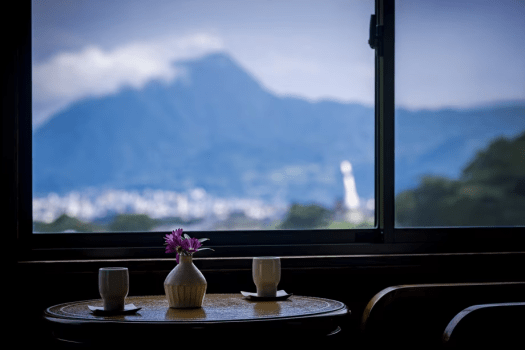 【和室16畳(8畳+8畳の二間続き)+ツインベッドルーム】