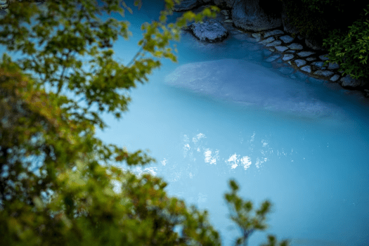 【露天風呂】肌触りも心地良いお風呂は昔から旅人に愛される泉質