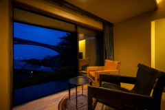 明礬橋を眺めながら、ゆったりとした時間を