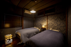 【和室16畳(8畳+8畳の二間続き)+ツインベッドルーム】