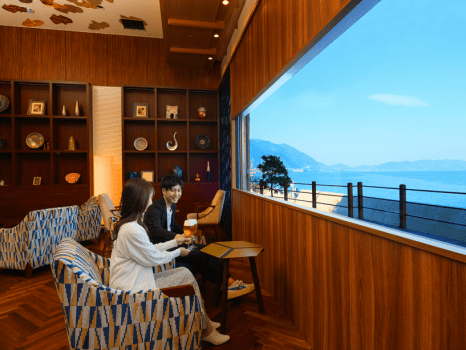 【2022年3月OPEN◇プレミアムラウンジ】限定客室ならではの特典。&ldquo;フリードリンク&rdquo;などお楽しみ下さい