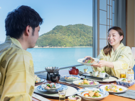 大切なお食事時間は“落ち着き”を大切に。周りを気にせずご自身のペースでごゆるりと。