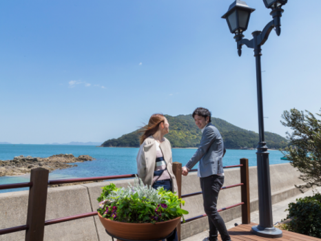  【テラス】穏やかな瀬戸内海を眺めながら、自然の風景とともに過ごす非日常のお時間を。