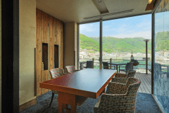 【お食事処-海浬】半個室の落ち着いた食空間で気兼ねないお食事時間をお愉しみ下さいませ