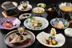 【特撰会席】温暖な気候で育つ季節の青果を彩りに添え、瀬戸内海が育む豊富な海の幸。