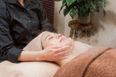 日常の疲れを癒し、心と体にいたわりのひとときをお過ごしください。