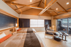 【酔帆楼-露天風呂付客室】-和室303-10帖からなる広々とした和室ルーム。