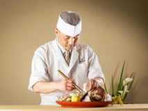 食材選びからひと品ひと品丁寧に拘り、料理人の技が光るお料理の数々をお楽しみ下さいませ。