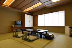 お部屋にお風呂は付いておりませんが、大浴場をお楽しみいただけます。