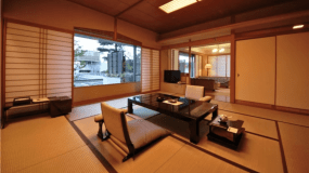 ゆったり広々リビング付き（春日野751）