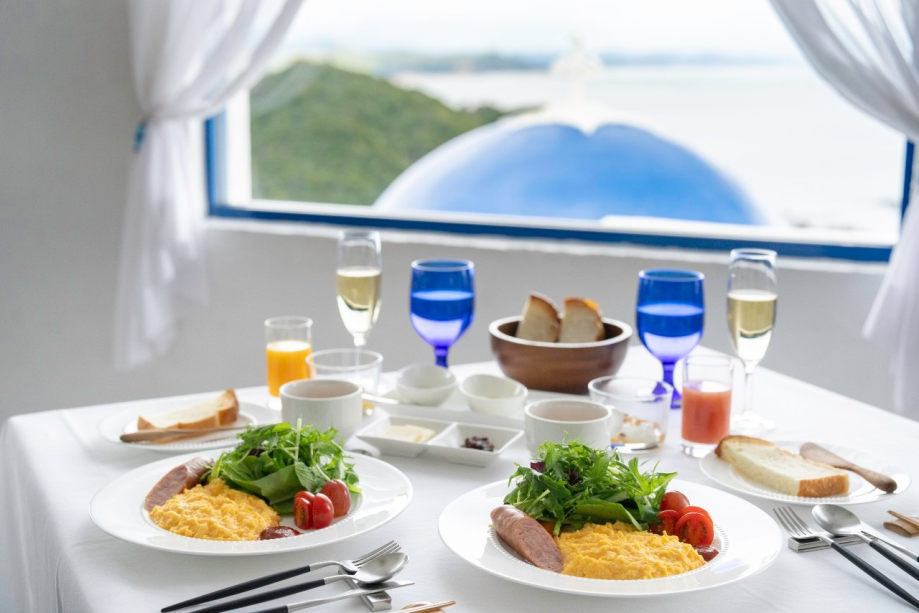 【エーゲ海ブレックファースト】真っ青な海と空を眺めながら素敵な朝食を♪朝食付