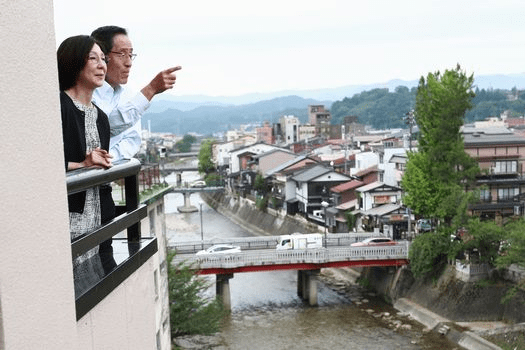 Twim room with river view