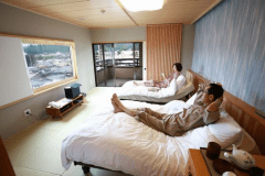 【川側-禁煙洋室】電動リクライニングベッド付ツイン客室　※各階1部屋