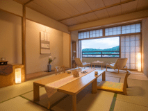 【川側12畳-禁煙和室】赤い中橋・宮川を望む和室