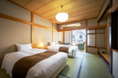 【和室ツイン・40平米】12畳＋広縁　《川音・渓谷ビュー》