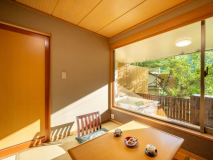 露天風呂付客室【和洋室・40平米】ツイン＋4畳半　《川音・渓谷ビュー》