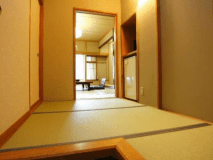 【渓谷側】川音　和室12畳の入口