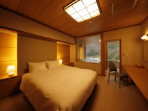 露天風呂付客室【ダブル・35平米】洋室　《川音・渓谷ビュー》