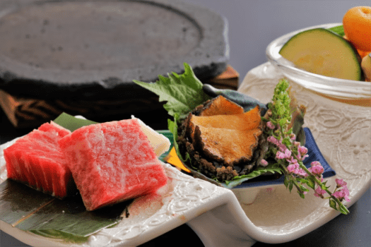 県産鳥取和牛と国産鮑のステーキ