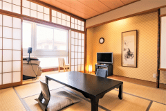 和室 8畳 マッサージチェアWiFi空気清浄機