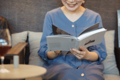 お気に入りの本を見つけて
ソファでくつろぎのひとときを