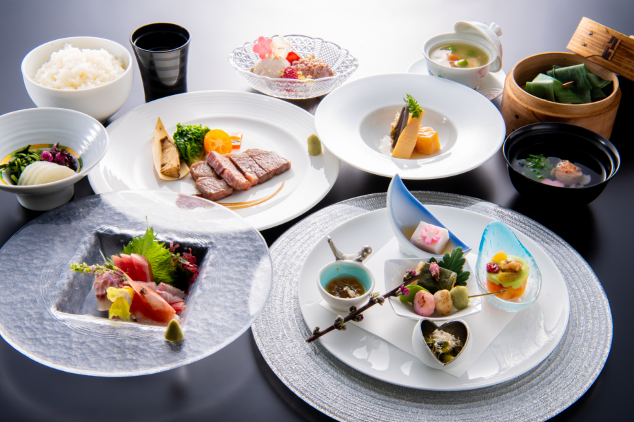 This is our inn's creative cuisine.
Enjoy a luxurious moment on your special day. Our creative cuisine is based on Japanese cuisine, and we pay close attention to the tableware so that you can enjoy it not only with your eyes, but also with its taste.
