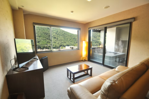 A room with a private open-air bath filled with natural hot springs.
You can see the overwhelming nature of Hakone from the front of your room.
Enjoy the slow flow of time in the sophisticated, stylish and modern interior.
Maximum of 2 people per room (adults only).