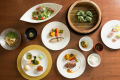「夕食」あうら橘の創作料理「べっぴん料理」
特別な一日に贅沢なひとときを。和を基本とした創作料理「べっぴん料理」。目で楽しめ、もちろん味でもお楽しみいただけるよう、器からこだわりを持たせております。