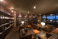 This is Café & Bar “Grove.”
During cafe time, you can enjoy coffee made from high-quality beans, and during bar time, you can enjoy our original cocktails and champagne.