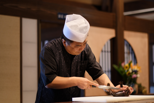 多くのお声をいただく当館のご夕食。旅のひとときを彩るような、想い出に残るお料理をお届けいたします。